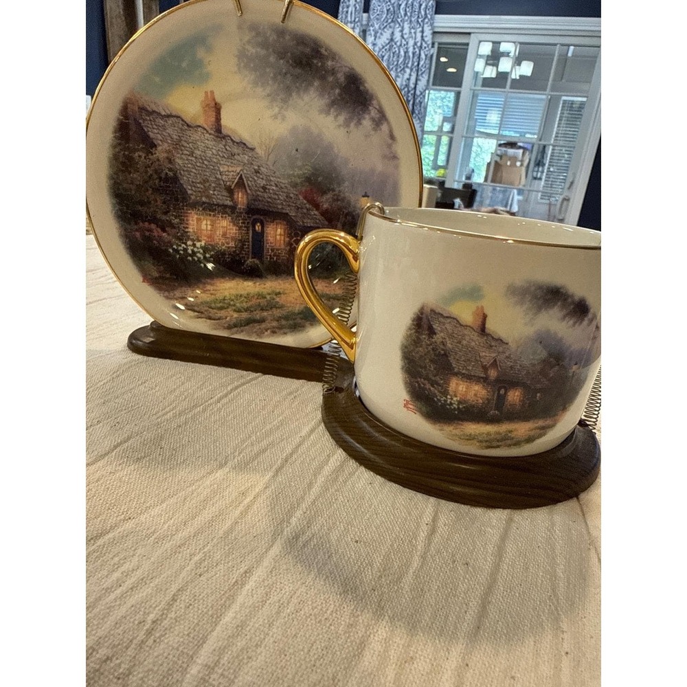 Thomas Kinkade Moonlight Cottage Teleflora‎ Cup Saucer Set with Display Stand